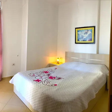 Apartament Two With Swimming Pool Radhimë